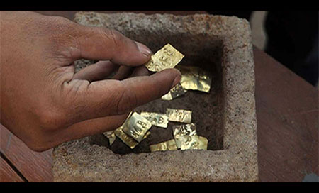 Placas de oro encontradas en la isla de Java